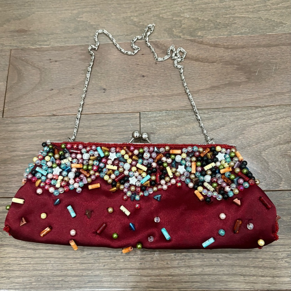 Vintage red beaded kisslock bag!